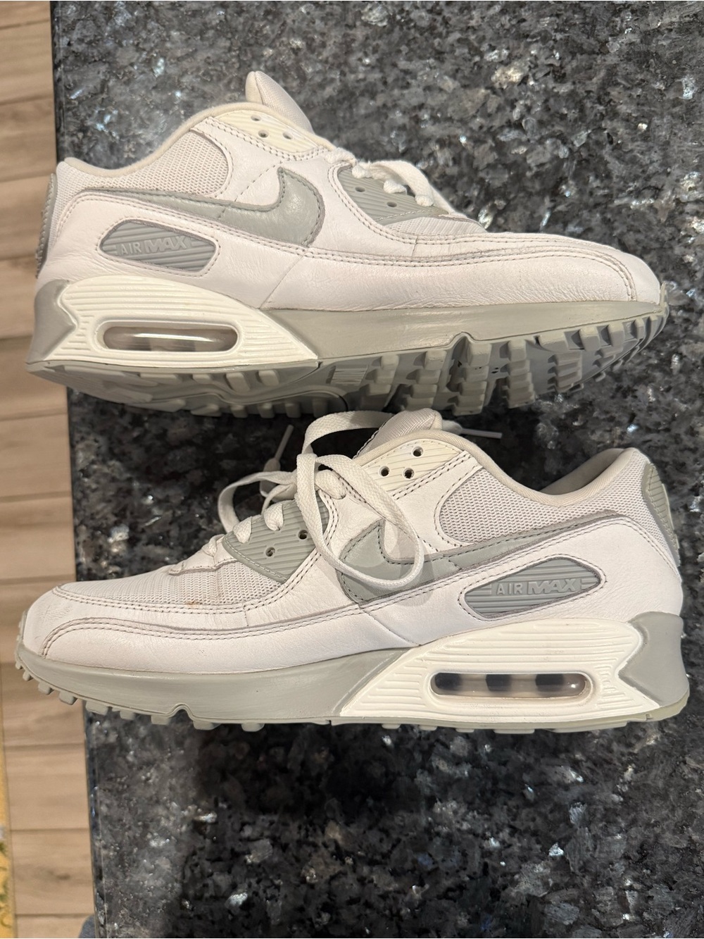Nike Men’s Air Max Sneakers in White and Light Gray size 9